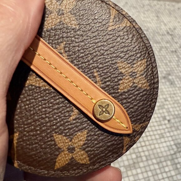 Louis Vuitton FW19 Brown Monogram Legacy Round Coin Pouch Charm - Picture 9 of 12
